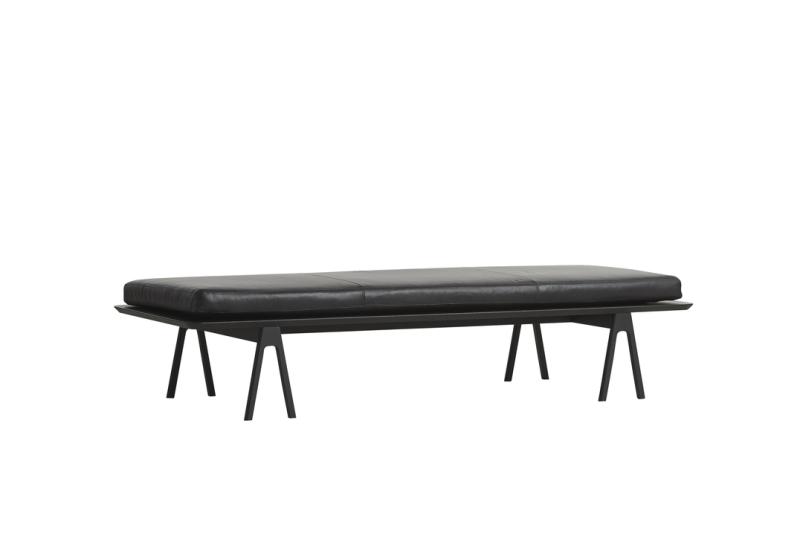 Woud Level Daybed med sort hynde – Skandinavisk stil og komfort